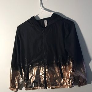 Lightweight rain resistant gold and black jacket!